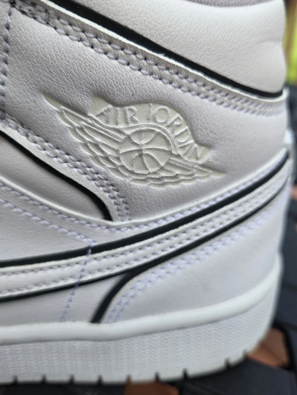 Nike Air Jordan 1 Mid SE Iridescent Trim White CK6587-100 Womens Size 7